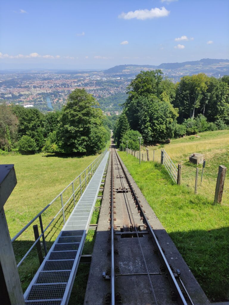 La montée du funiculaire vers la colline du Gurten