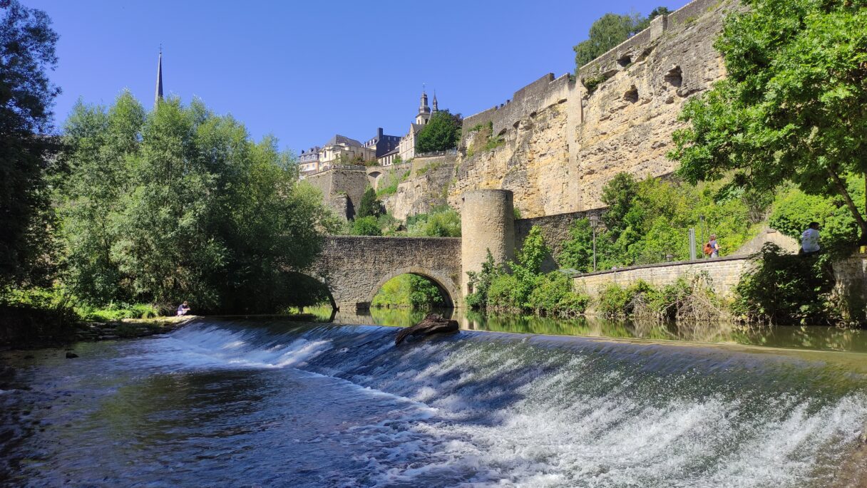 Au pied des remparts, au bord de l'Alzette