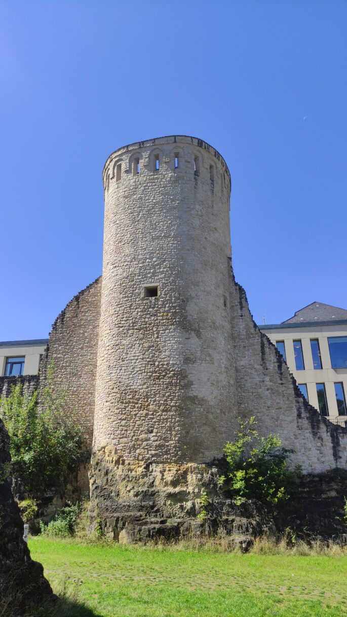 Tour de défense faisant partie des anciennes fortifications