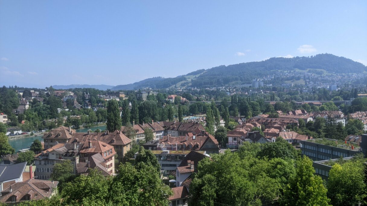 VUe sur l'Aar et la piscine Marzili