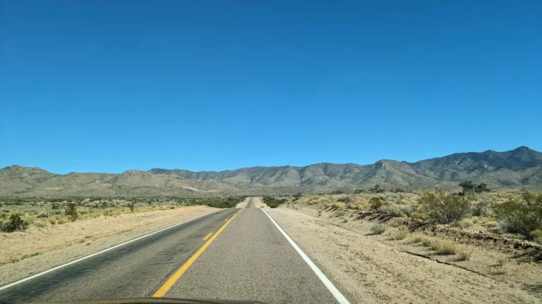 Route déserte de l'Arizona