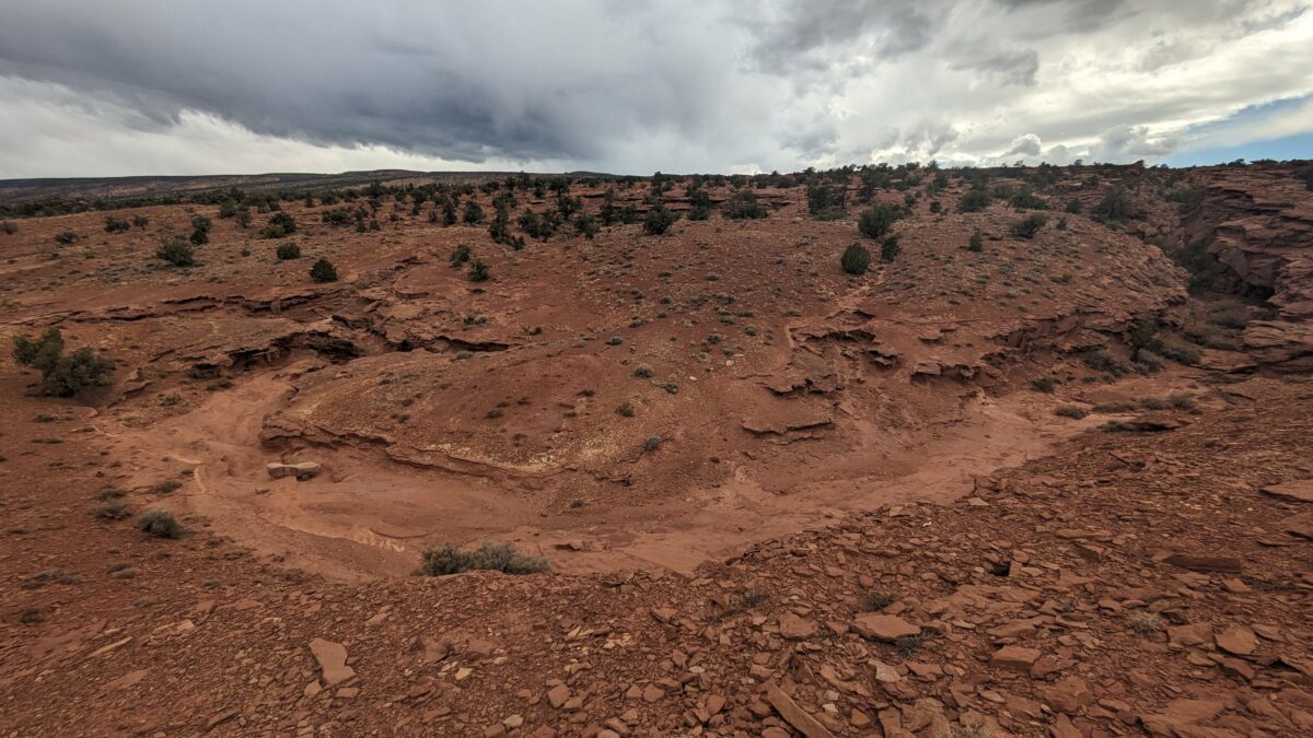 Roches rouges de Capitol Reef, avec quelques arbres