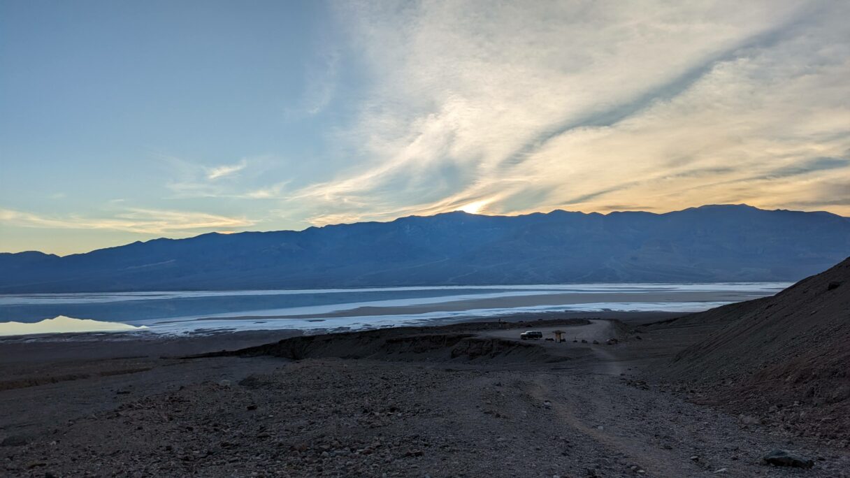 Le soleil se couche sur Badwater Basin