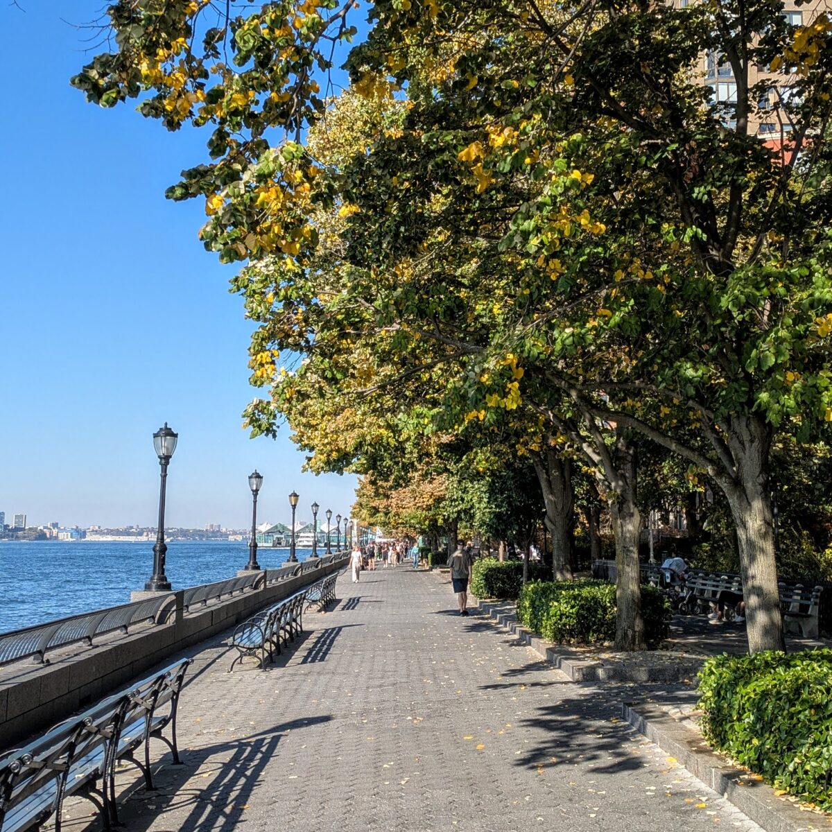 Chemin piéton au bord de l'Hudson
