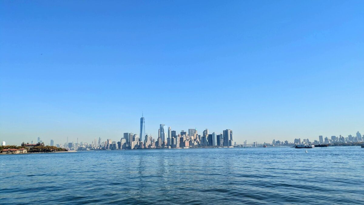 La skyline de Manhattan vue depuis le ferry