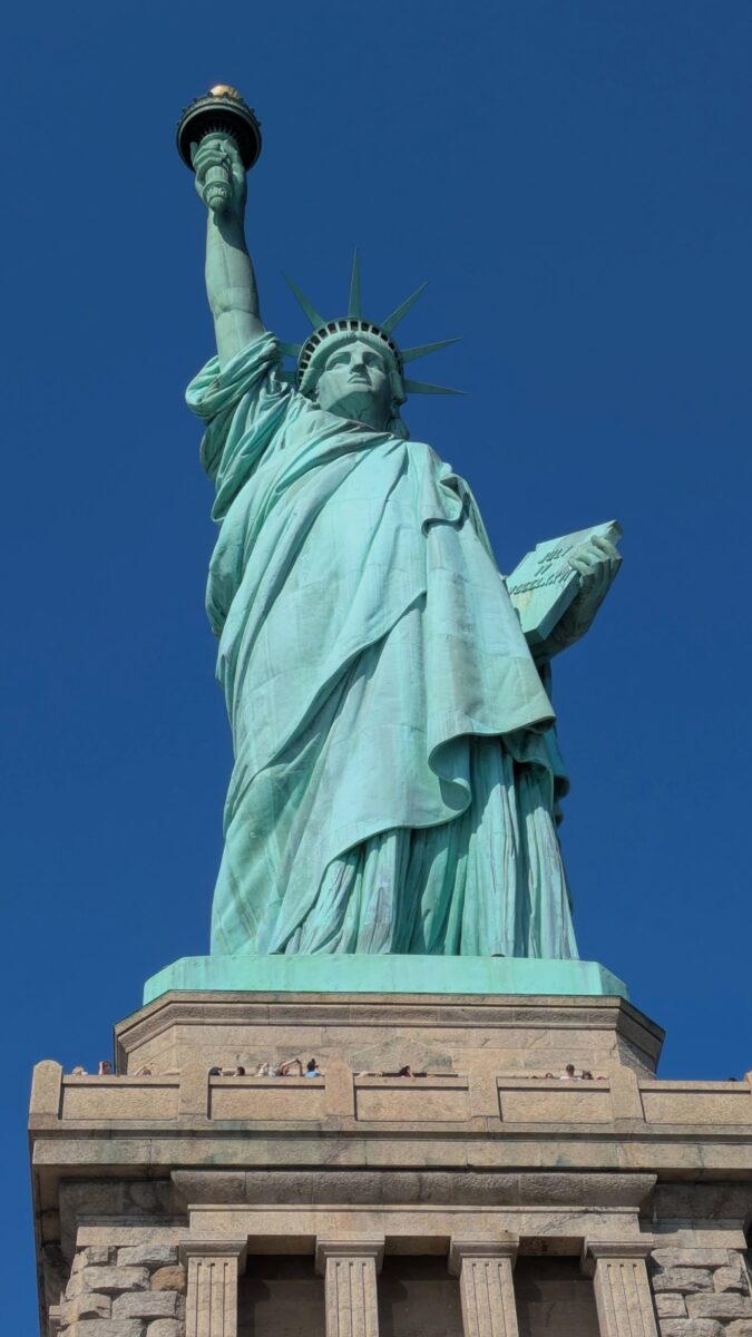 La Statue de la Liberté vue depuis son pied