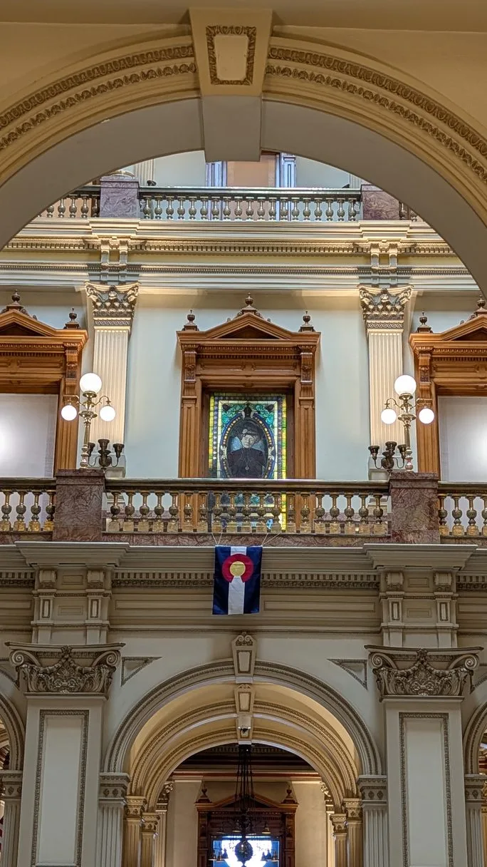 Drapeau du Colorado, tableau, colonnes