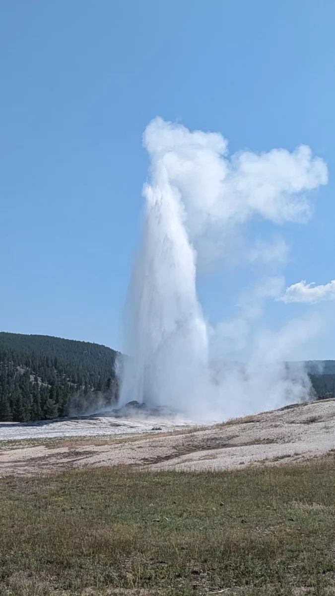 Le geyser Old Faithful de Yellowstone