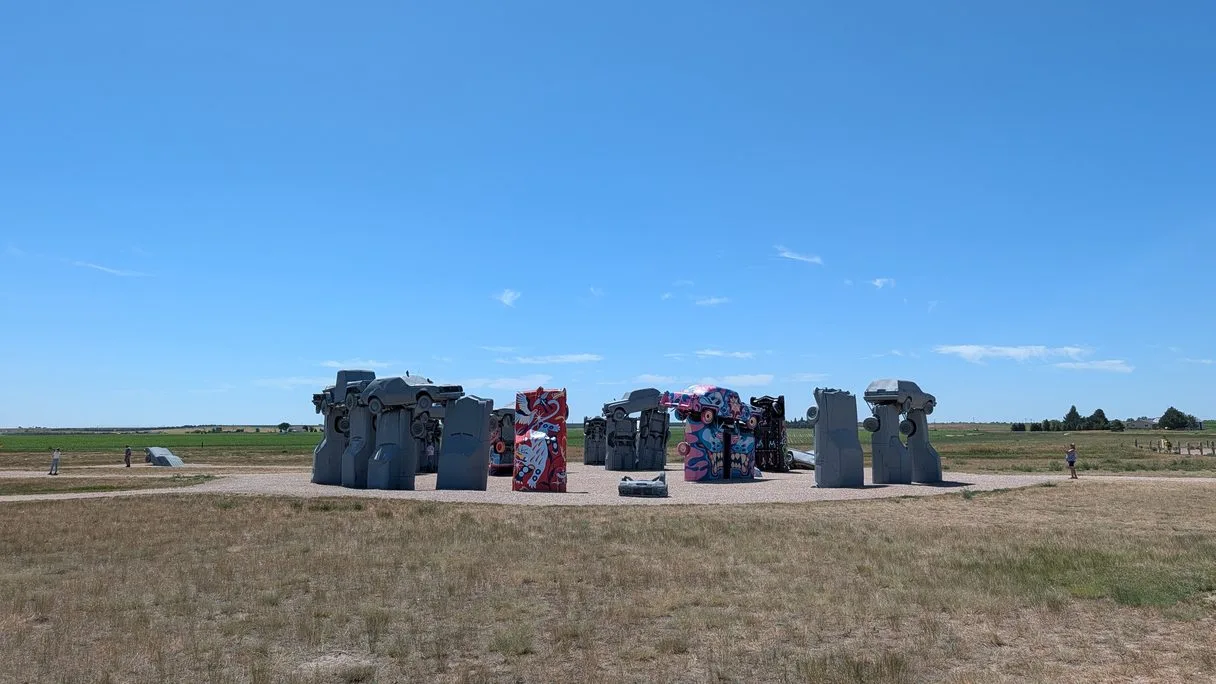 Les voitures de Carhenge forment un cercle similaire à Stonehenge
