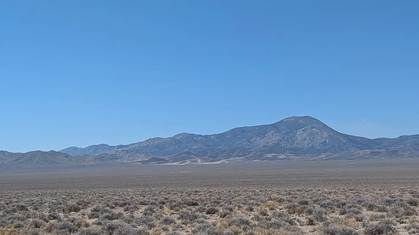 Montagnes à proximité de la Zone 51