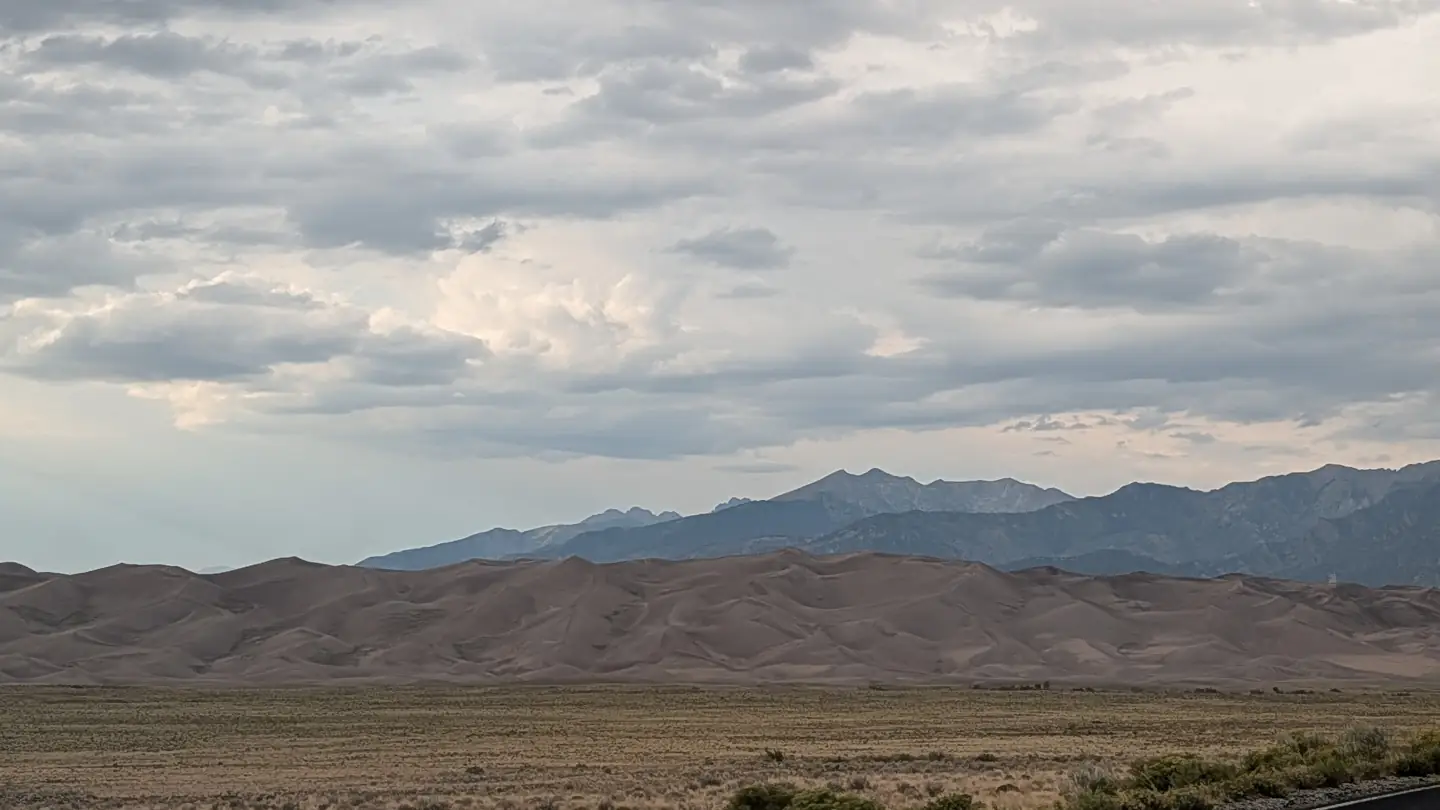 Les dunes de Great Sand Dunes, vue depuis la route, à quelques miles de distance